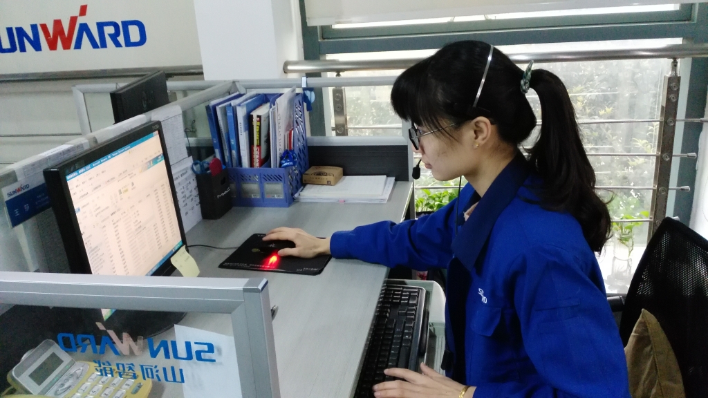 電話(huà)那頭的她（他）們