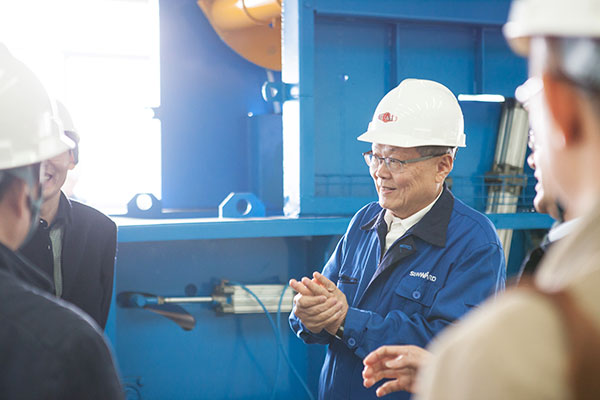 山河智能董事長何清華榮獲“第九屆發(fā)明創(chuàng)業(yè)獎·人物獎”特等獎