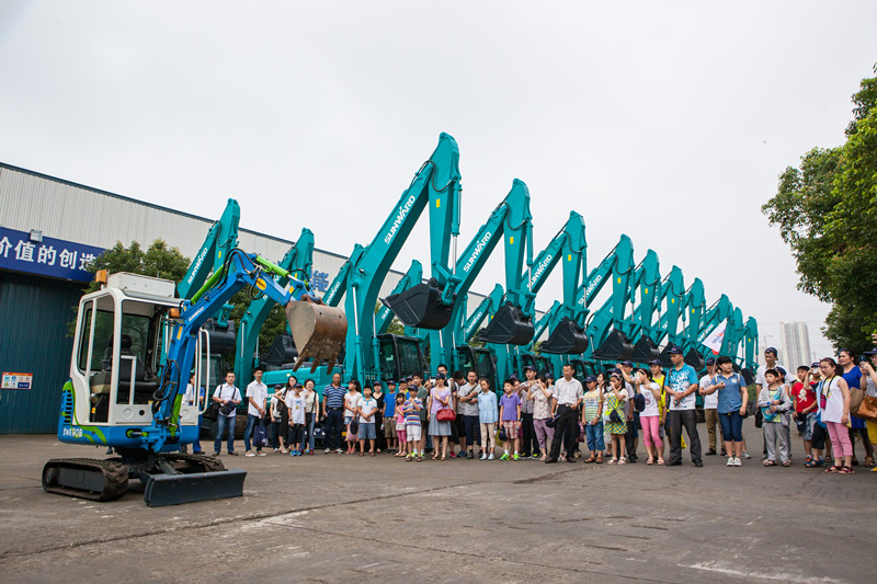 開挖機(jī)，坐游艇、飛機(jī) 山河智能開展員工家屬開放日活動(dòng)