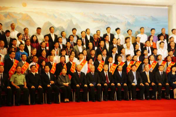 董事長何清華出席全國第九屆“發(fā)明創(chuàng)業(yè)獎(jiǎng)·人物獎(jiǎng)”頒獎(jiǎng)典禮