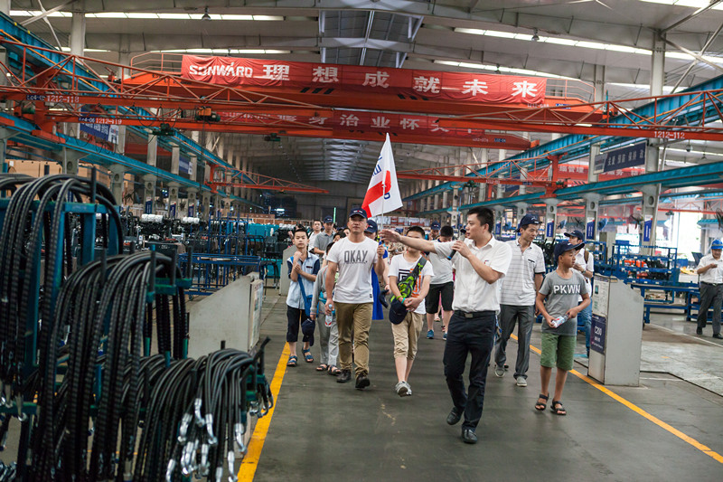 開挖機(jī)，坐游艇、飛機(jī) 山河智能開展員工家屬開放日活動(dòng)