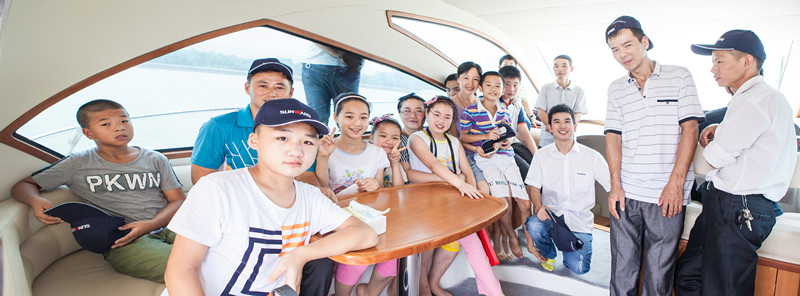 開挖機(jī)，坐游艇、飛機(jī) 山河智能開展員工家屬開放日活動(dòng)