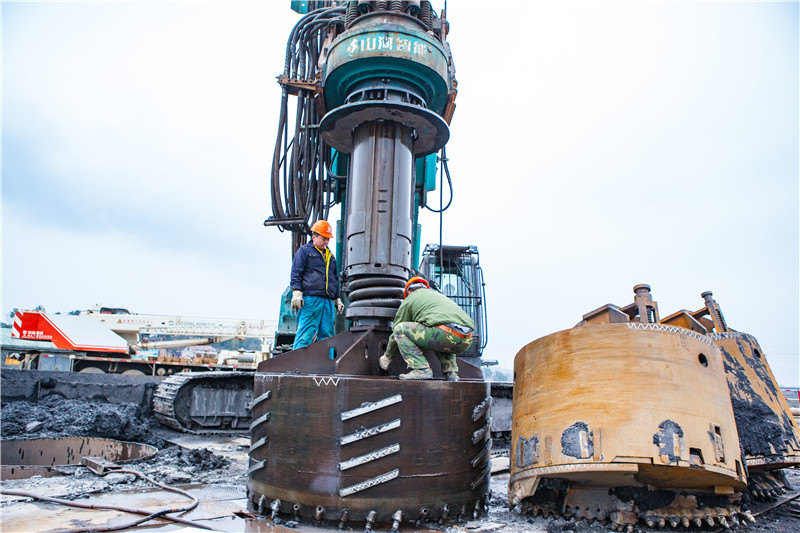 水下鉆孔80米，山河智能旋挖鉆機震撼施工場面