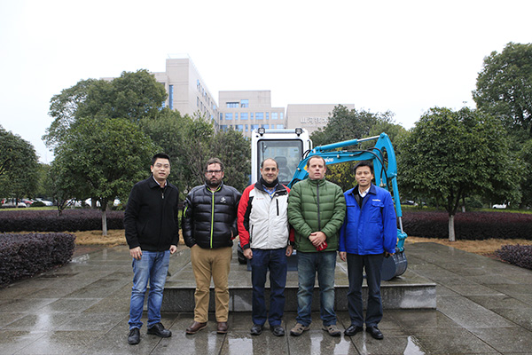 喜訊：山河智能朱建新榮獲《長(zhǎng)沙年鑒》2015年度十大人物獎(jiǎng)