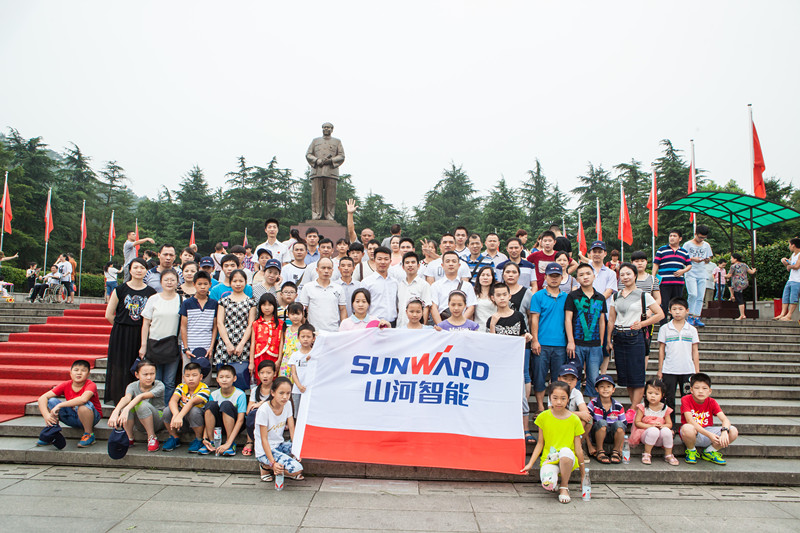 開挖機(jī)，坐游艇、飛機(jī) 山河智能開展員工家屬開放日活動(dòng)