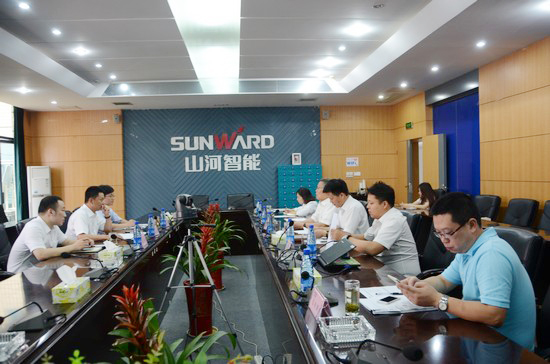 中國出口信用保險(xiǎn)公司領(lǐng)導(dǎo)一行考察山河智能　