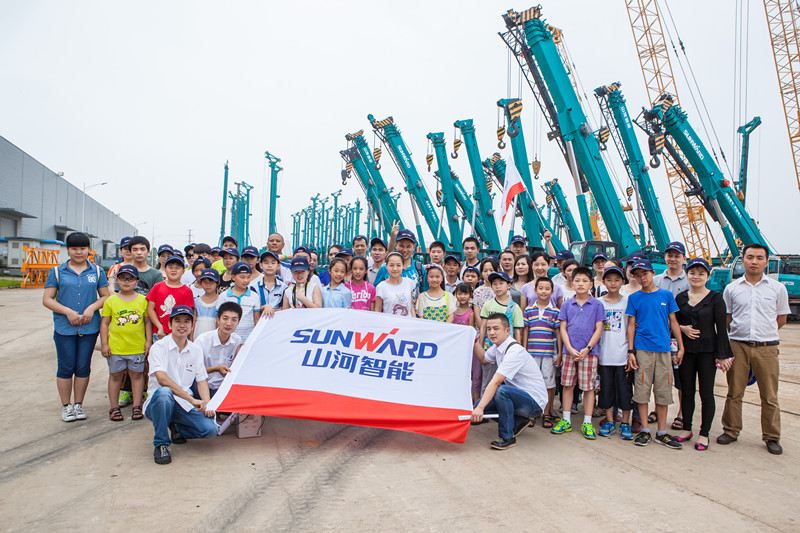 開挖機(jī)，坐游艇、飛機(jī) 山河智能開展員工家屬開放日活動(dòng)