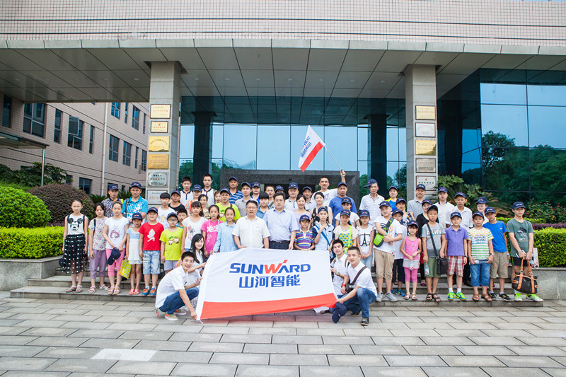 開挖機(jī)，坐游艇、飛機(jī) 山河智能開展員工家屬開放日活動(dòng)
