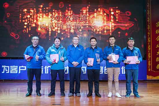 堅定信心、再接再厲，山河智能2017年度營銷表彰與誓師大會開啟新航程