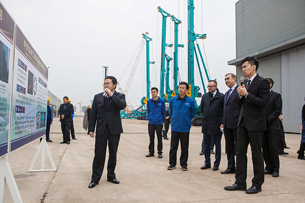 波蘭代表團(tuán)為山河智能創(chuàng)新發(fā)展點(diǎn)贊