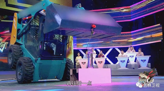 誰(shuí)說機(jī)械都冰冷？這款會(huì)跳舞的滑移明明就是熱情奔放的！