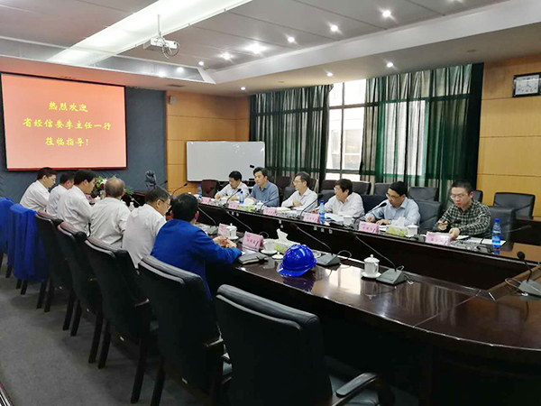 湖南省經(jīng)信委黨組副書記、副主任李志堅到山河智能現(xiàn)場辦公