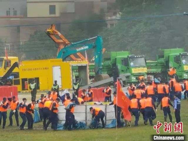 空地協(xié)同立體救援，山河智能無(wú)人化裝備亮相2021-北江流域防汛搶險(xiǎn)綜合演練