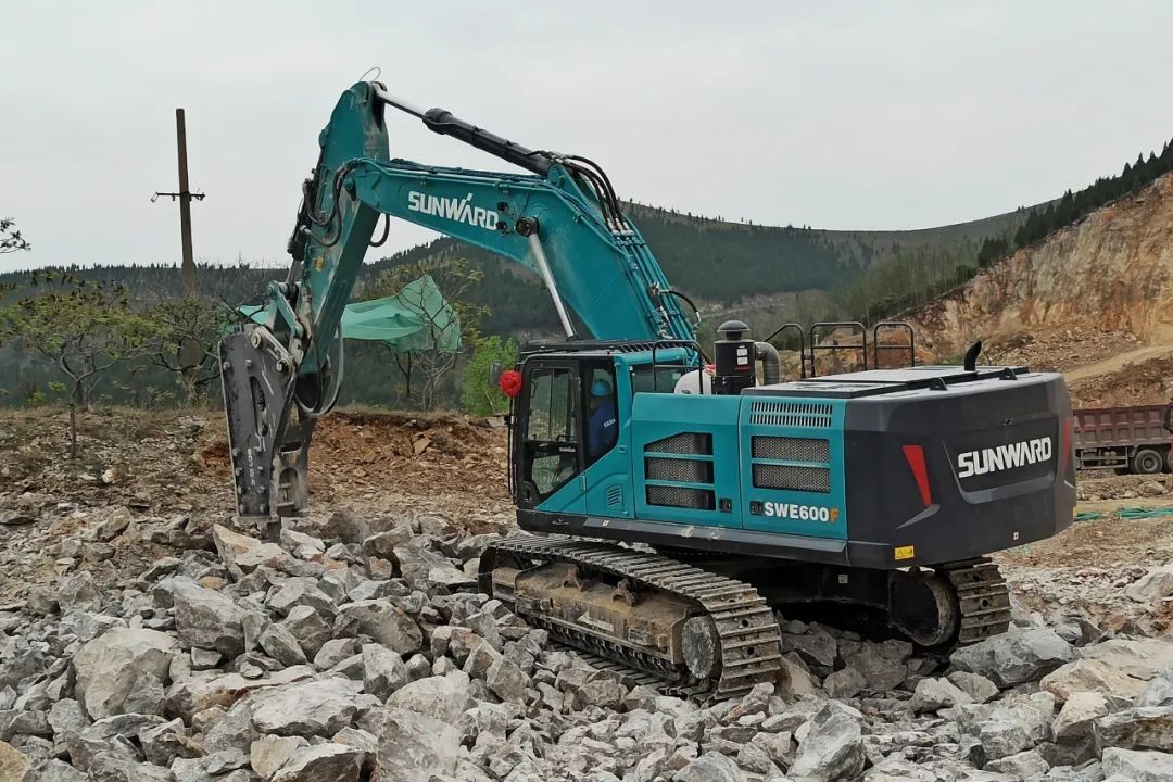 “礦山猛士”SWE600F液壓挖掘機收獲中國工程機械年度產(chǎn)品TOP50評委會獎