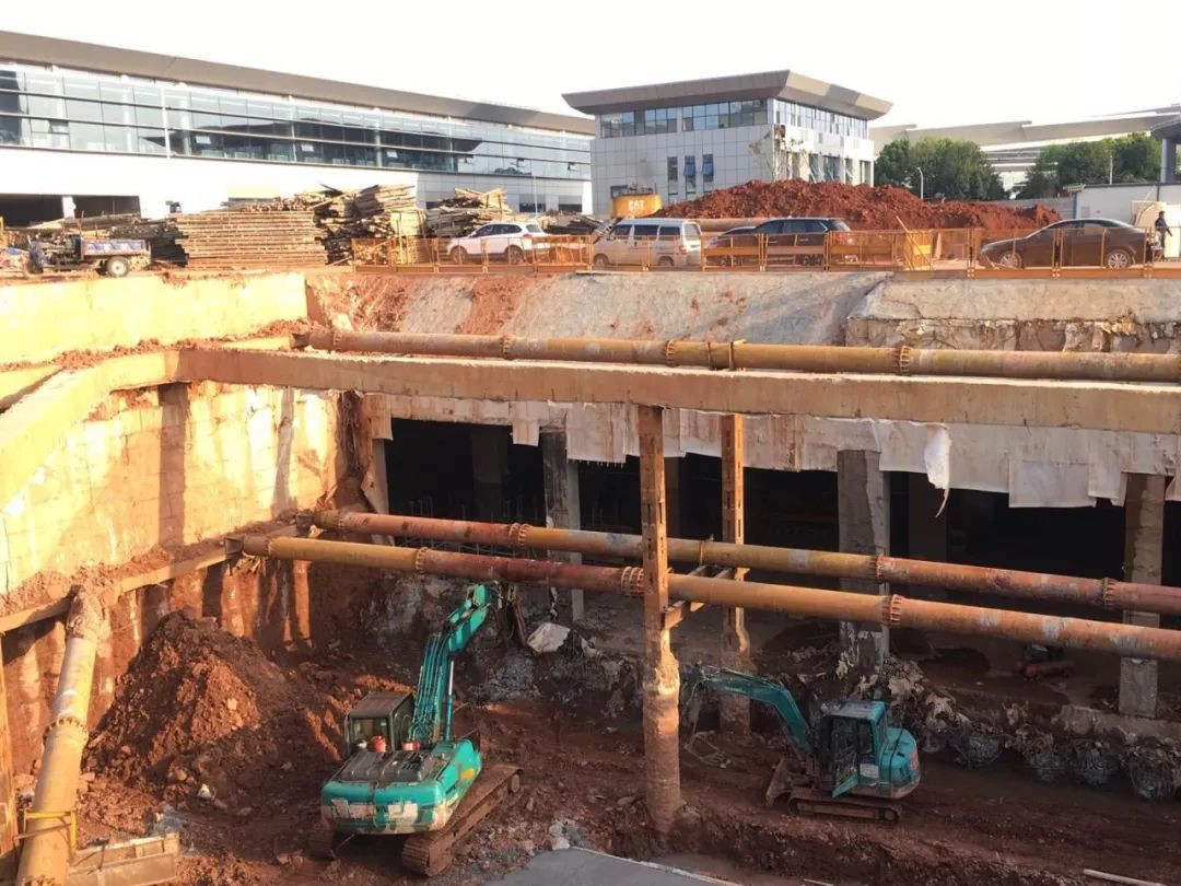 超強(qiáng)施工組合！山河智能助力長沙地鐵6號線建設(shè)