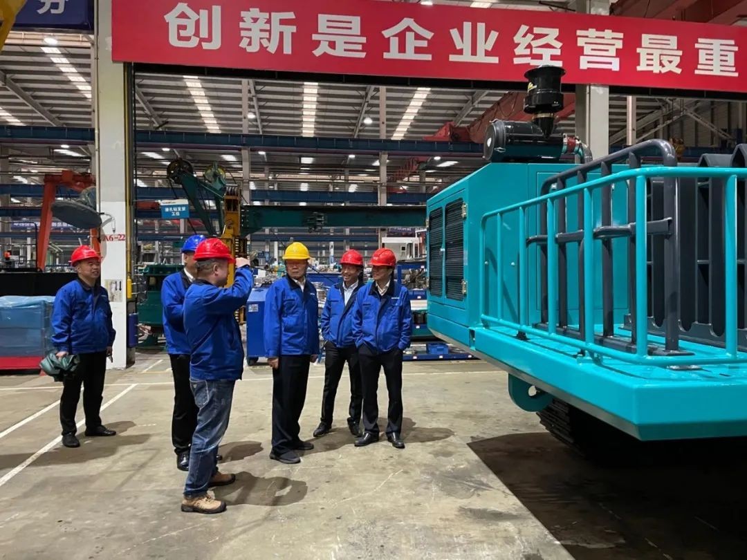 聯(lián)合開發(fā)出成果！山河智能壓裂管道運輸車下線