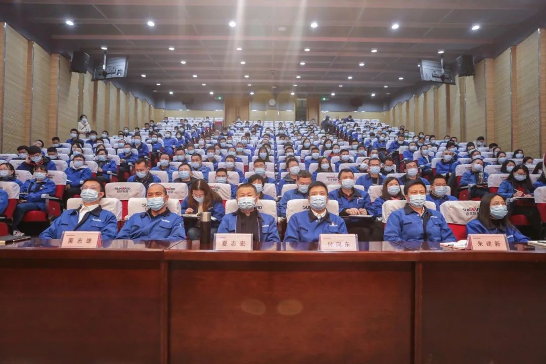 山河智能集中收看十三屆全國人大四次會議開幕會