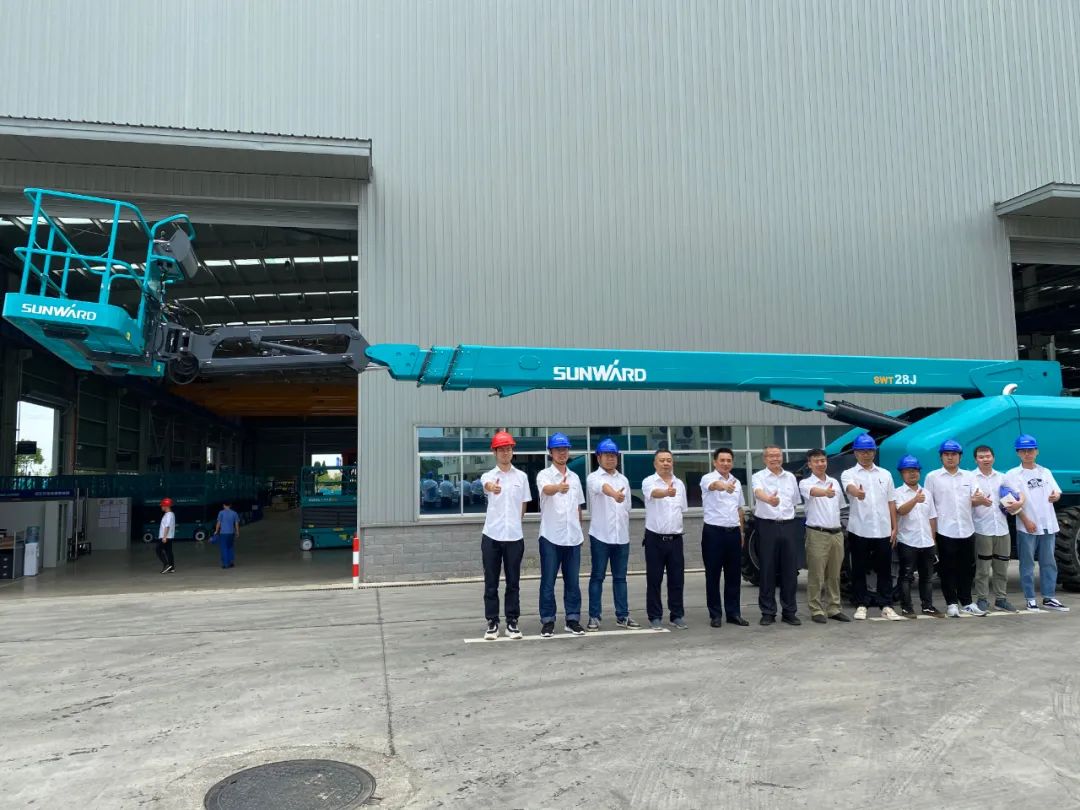 山河智能首款直臂式高空作業(yè)平臺順利通過評審