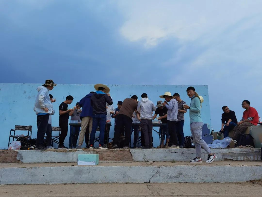 致敬！戰(zhàn)斗在風(fēng)沙中的特種裝備團(tuán)隊(duì)