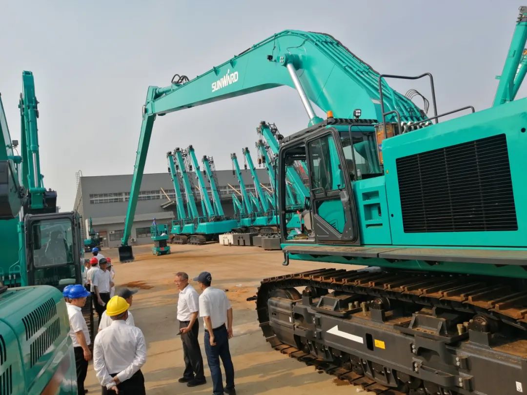 挖深全球第一！山河智能加長臂液壓挖掘機SWE950ELR出口南美