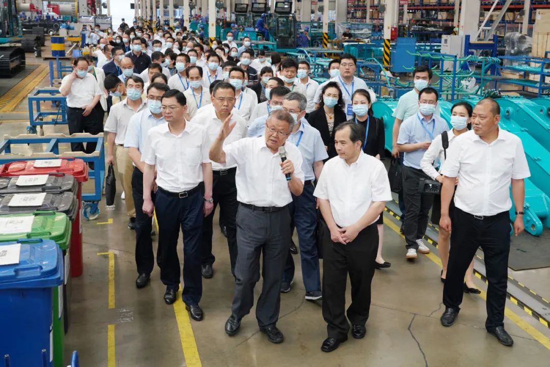 全國戰(zhàn)略性新興產業(yè)集群建設考察團調研山河智能