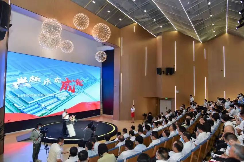 何清華獲“支持黨建工作優(yōu)秀企業(yè)家”榮譽(yù)稱號