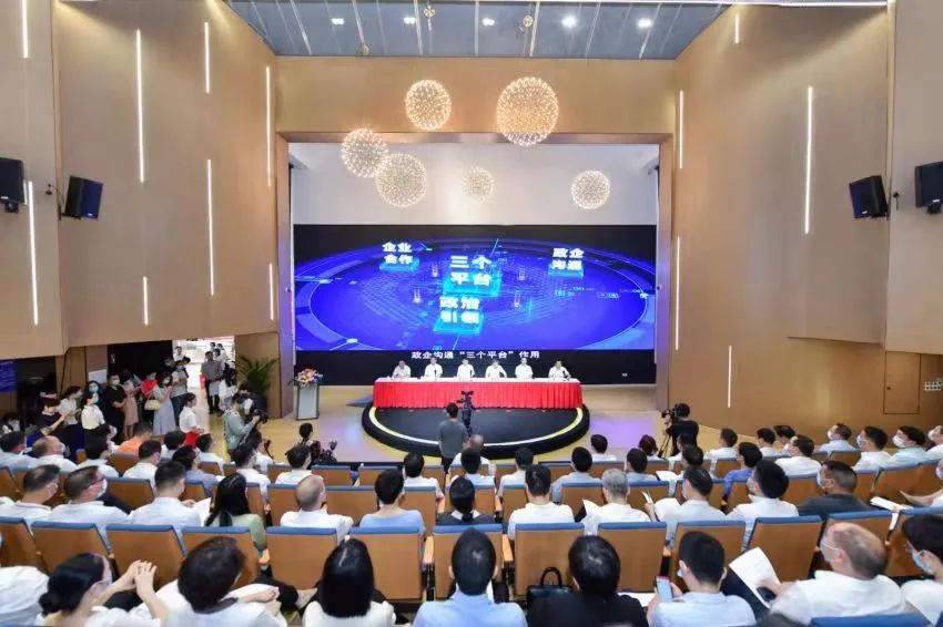 何清華獲“支持黨建工作優(yōu)秀企業(yè)家”榮譽(yù)稱號