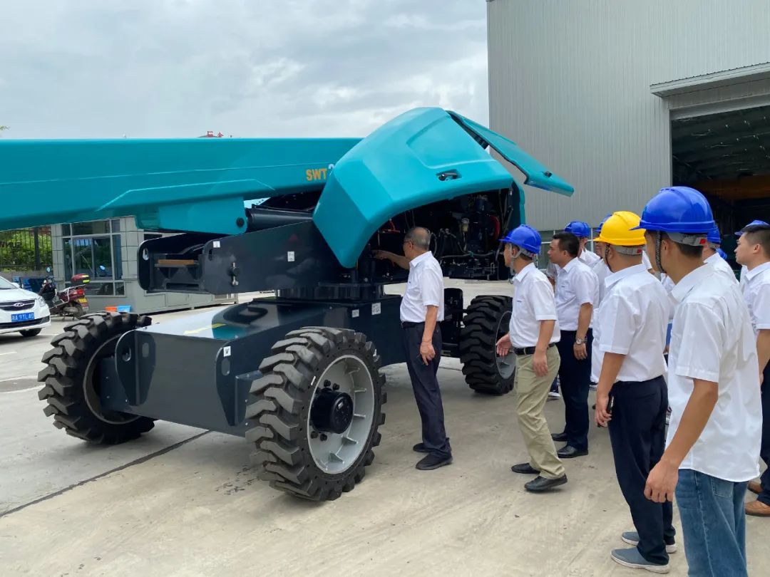 山河智能首款直臂式高空作業(yè)平臺順利通過評審