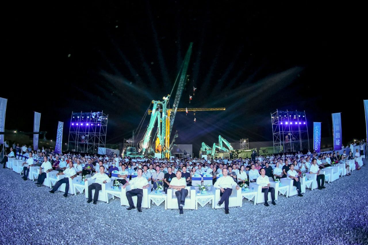 四大成套裝備聯(lián)袂登場(chǎng)！山河智能創(chuàng)新成果展示會(huì)交出“亮眼答卷”