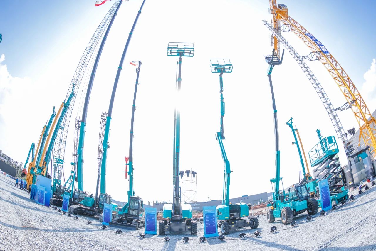 四大成套裝備聯(lián)袂登場(chǎng)！山河智能創(chuàng)新成果展示會(huì)交出“亮眼答卷”