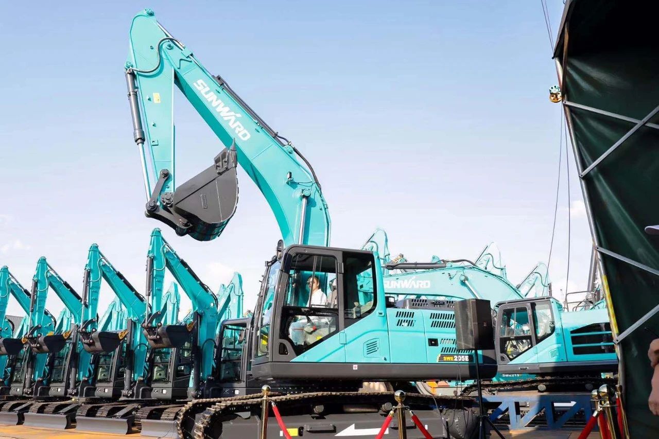 四大成套裝備聯(lián)袂登場(chǎng)！山河智能創(chuàng)新成果展示會(huì)交出“亮眼答卷”