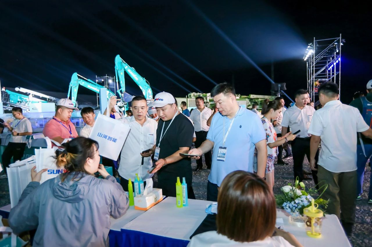 逛展超熱鬧！山河智能成果展示會(huì)高能名場(chǎng)面來襲