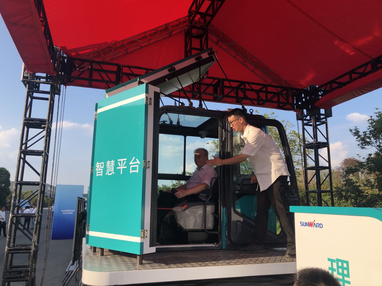 遠程遙控+仿真培訓！全球首創(chuàng)5G遙控仿真培訓智慧平臺精彩亮相