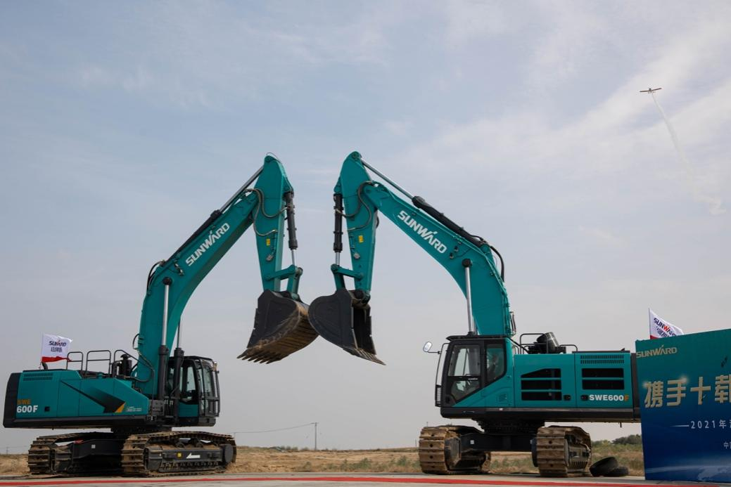 大型挖掘機(jī)批量交付、輕型運(yùn)動(dòng)飛機(jī)推廣……這場(chǎng)活動(dòng)超吸睛
