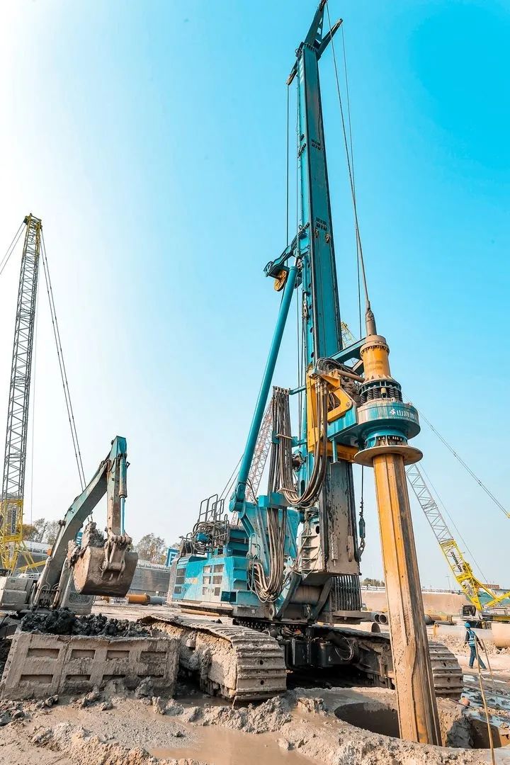 大國重器！山河智能超級裝備助力北京城市副中心綜合交通樞紐站建設(shè)