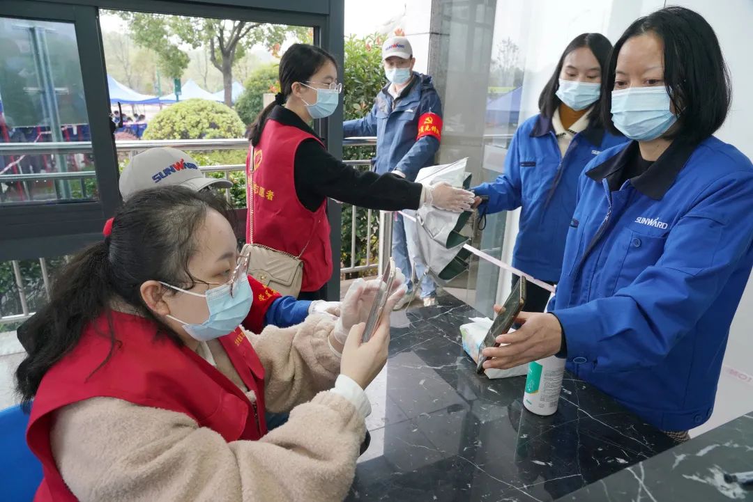 采樣完成率近100%！山河智能第一時間開展全員核酸檢測，保障安全生產(chǎn)