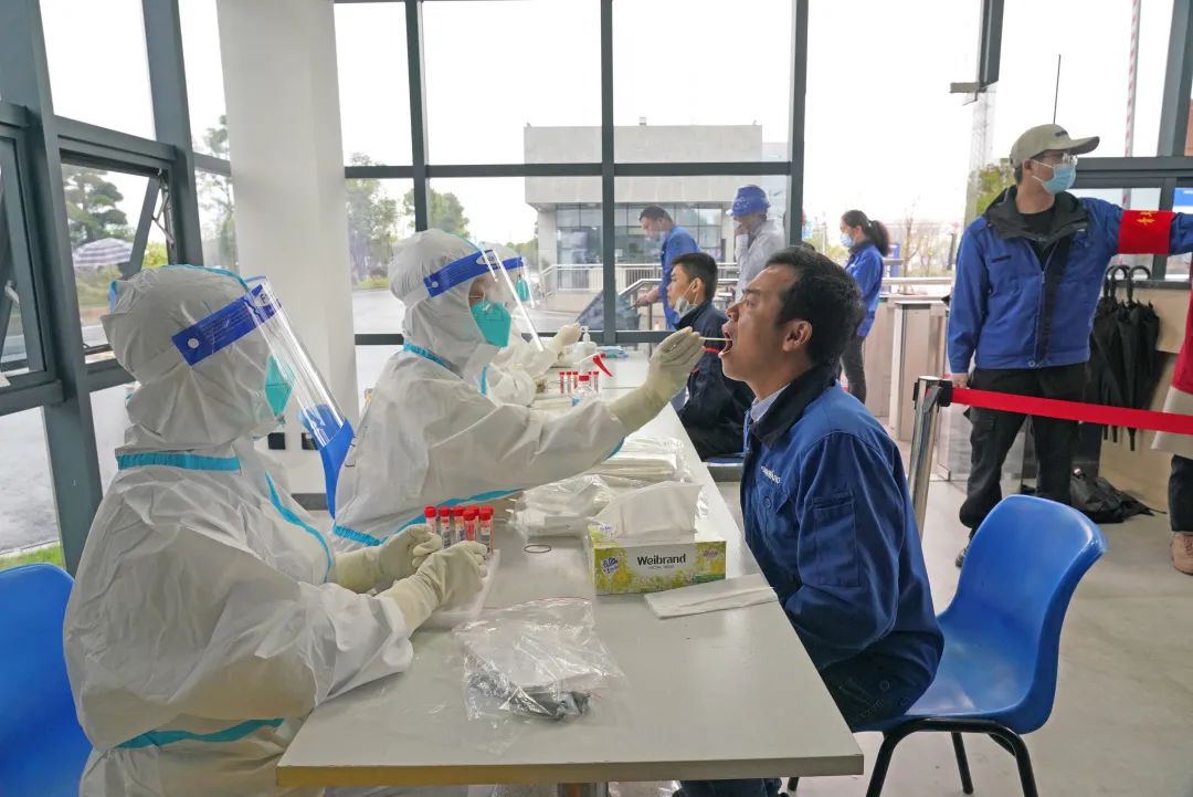 采樣完成率近100%！山河智能第一時間開展全員核酸檢測，保障安全生產(chǎn)