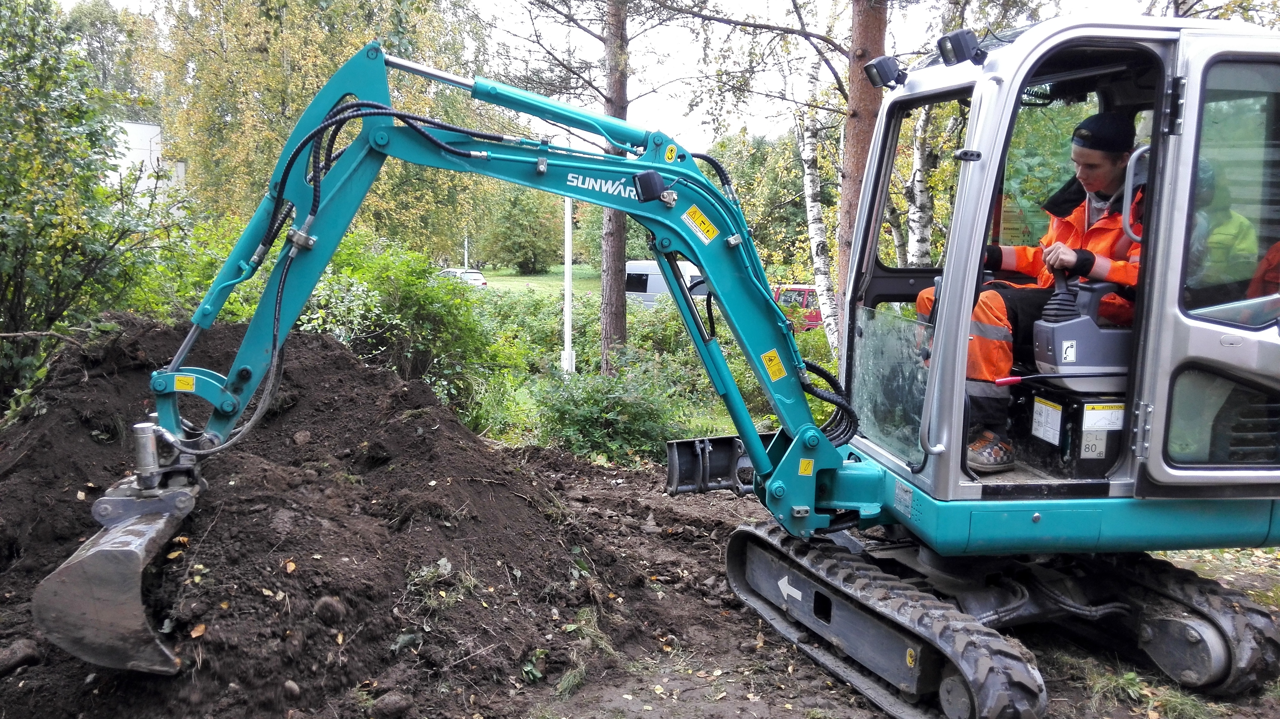 國產(chǎn)小型挖掘機(jī)價格多少錢一臺？