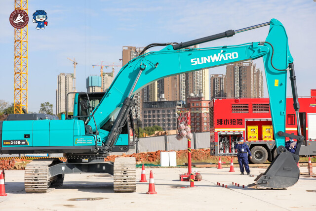 輪胎式挖掘機(jī)和履帶式挖掘機(jī)，你更看好哪個(gè)？