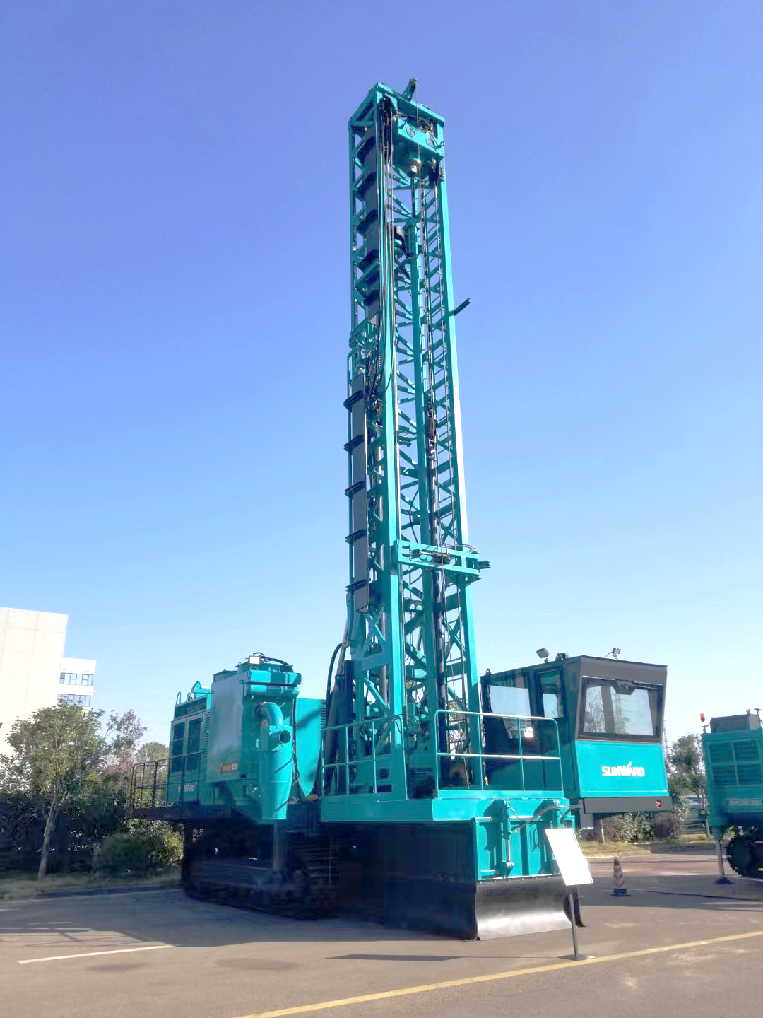 兩種鉆進模式+更大扭矩！山河智能自主研制的全液壓牙輪鉆機下線