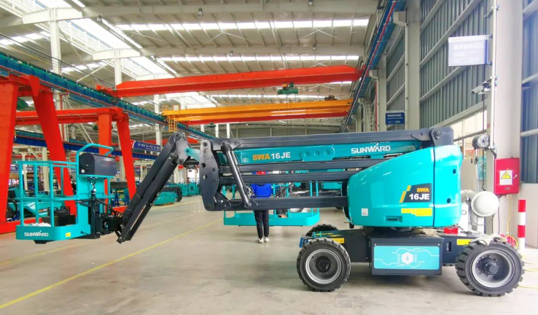 勇闖藍海！山河智能兩款臂式高空作業(yè)平臺正式“出道”