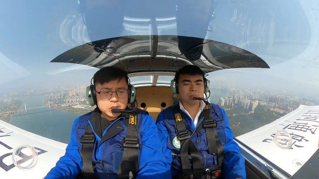 空地協(xié)同顯身手！湖南航空應(yīng)急救援隊(duì)山河機(jī)組開展特情處置應(yīng)急演練