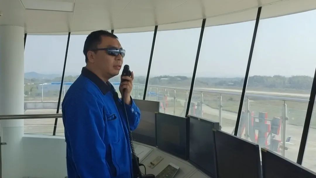 空地協(xié)同顯身手！湖南航空應(yīng)急救援隊(duì)山河機(jī)組開展特情處置應(yīng)急演練