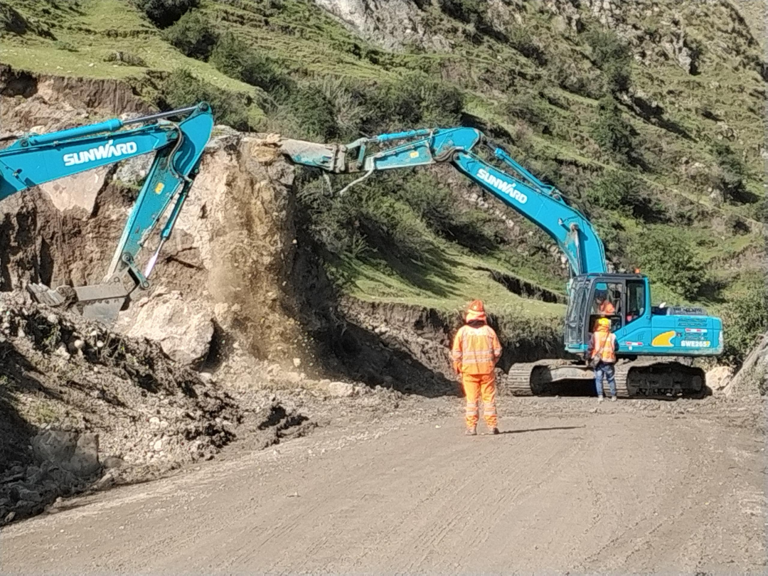 挑戰(zhàn)世界第二高山脈！山河智能裝備助力秘魯安第斯國家公路項目建設(shè)