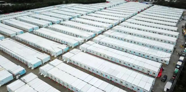 沖鋒一線顯擔(dān)當(dāng)！山河智能挖掘機助力長沙方艙醫(yī)院建設(shè)