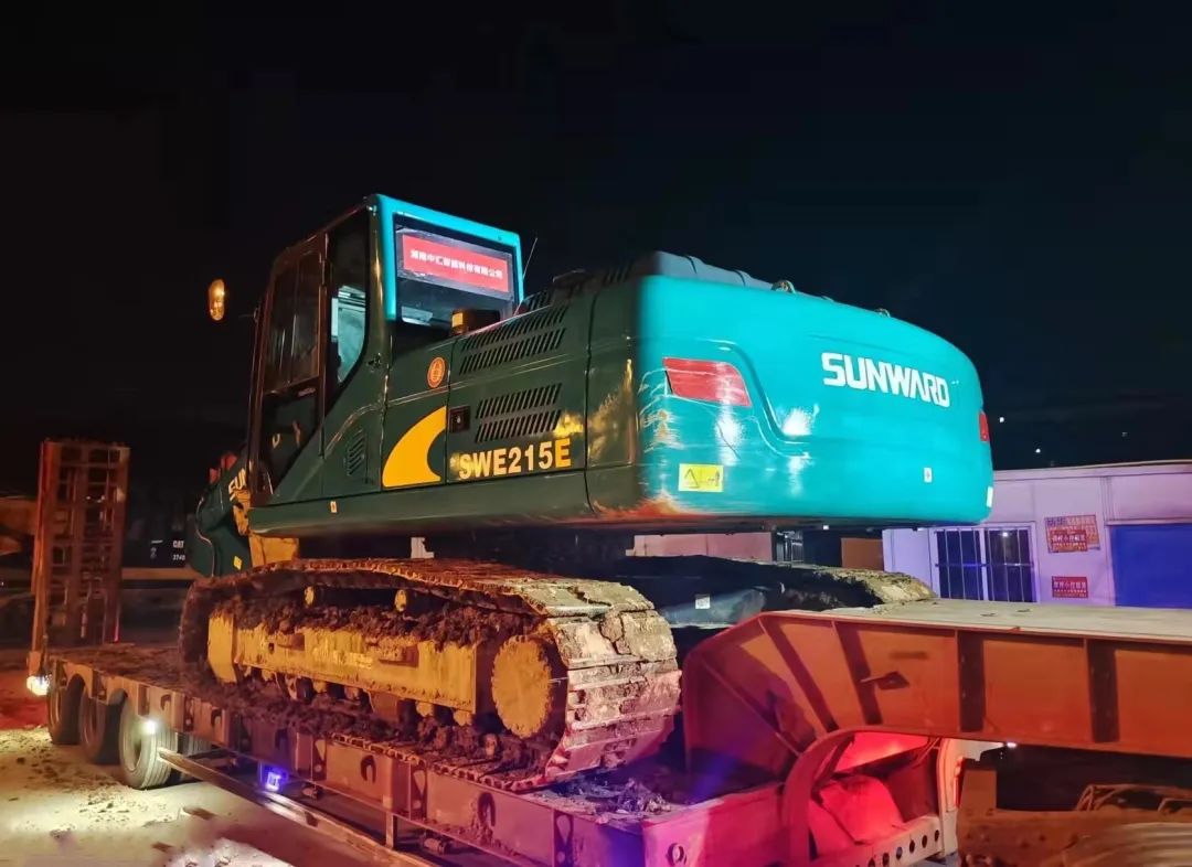 沖鋒一線顯擔(dān)當(dāng)！山河智能挖掘機助力長沙方艙醫(yī)院建設(shè)