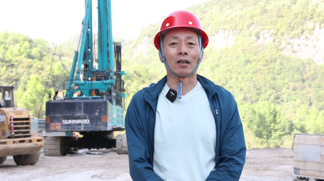 展現(xiàn)施工“奇效”！山河智能旋挖鉆機(jī)強(qiáng)勢(shì)助力爐慈高速公路建設(shè)