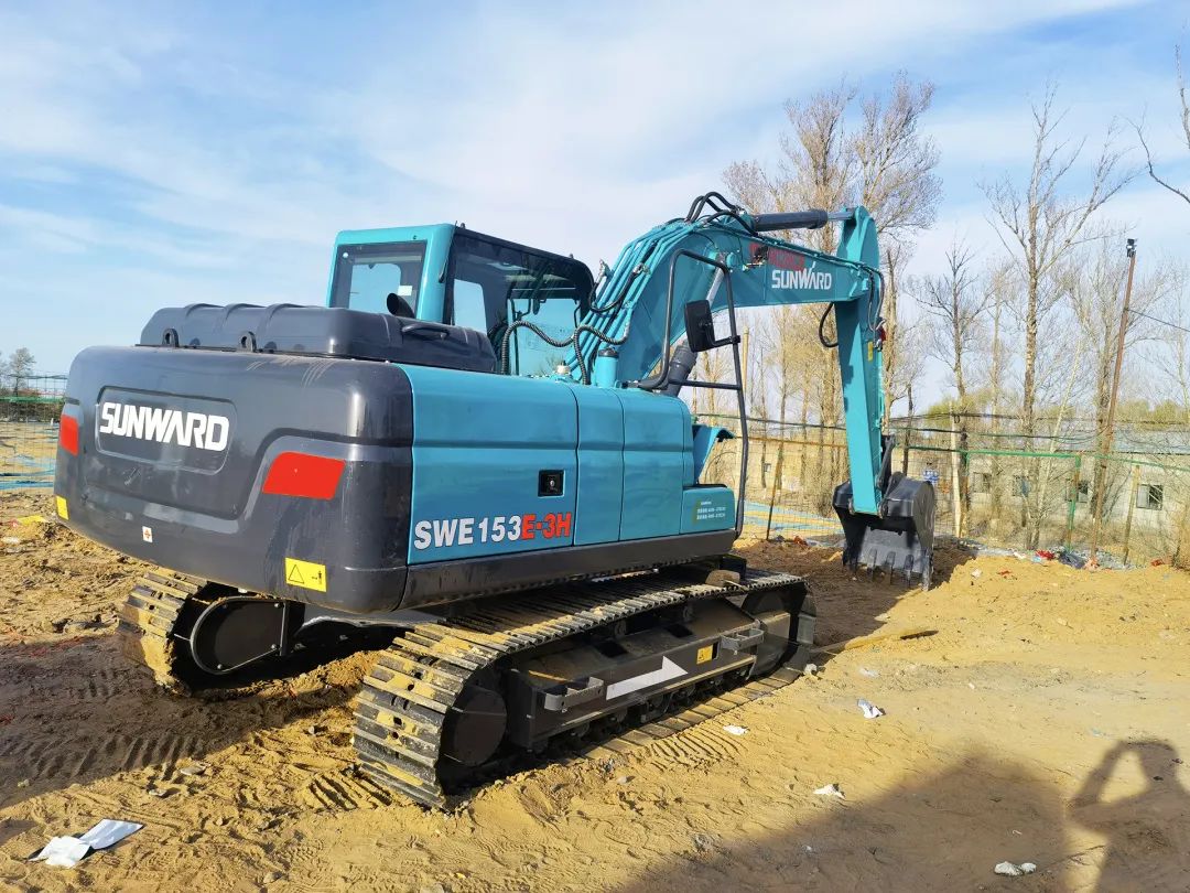 沖、沖、沖！帶您感受山河智能挖掘機(jī)火熱交機(jī)時刻