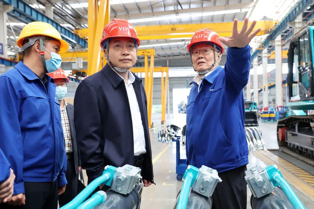 中鐵二十局黨委書記、董事長雷位冰帶隊拜訪山河智能