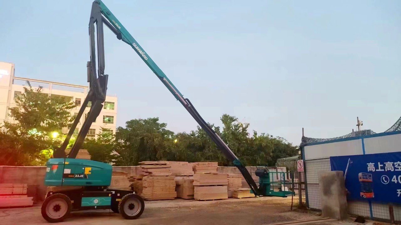 正式“上崗”！山河智能首臺(tái)電動(dòng)曲臂式高空作業(yè)平臺(tái)入駐華南市場